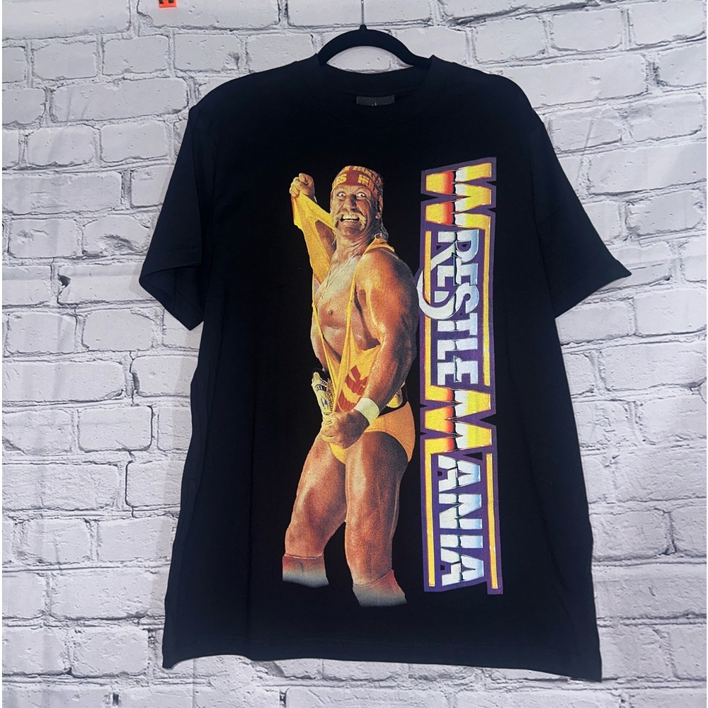 Wrestle Mania Hulk Hogan and Ultimate Warrior Men’s short sleeve shirt size M